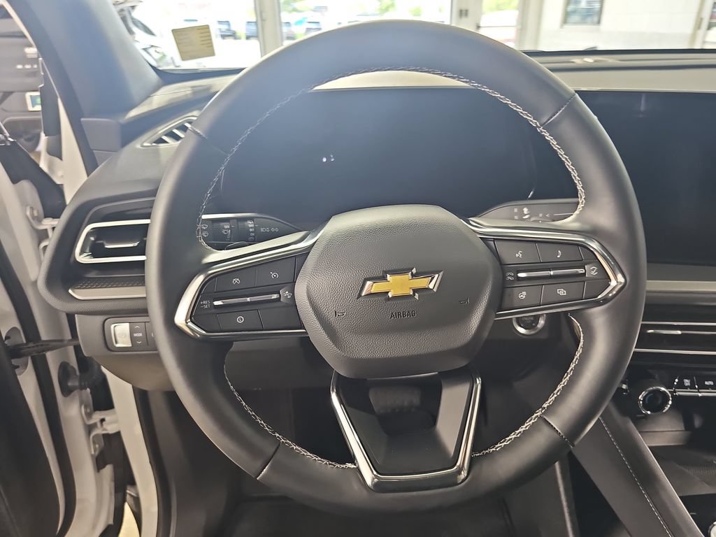 Used 2025 Chevrolet Traverse LT FWD image 26
