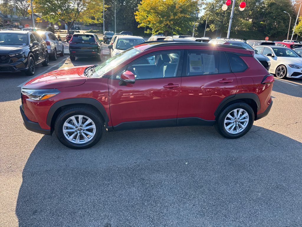 Used 2024 Toyota Corolla Cross LE w/ Moonroof Package AWD/4WD image 4