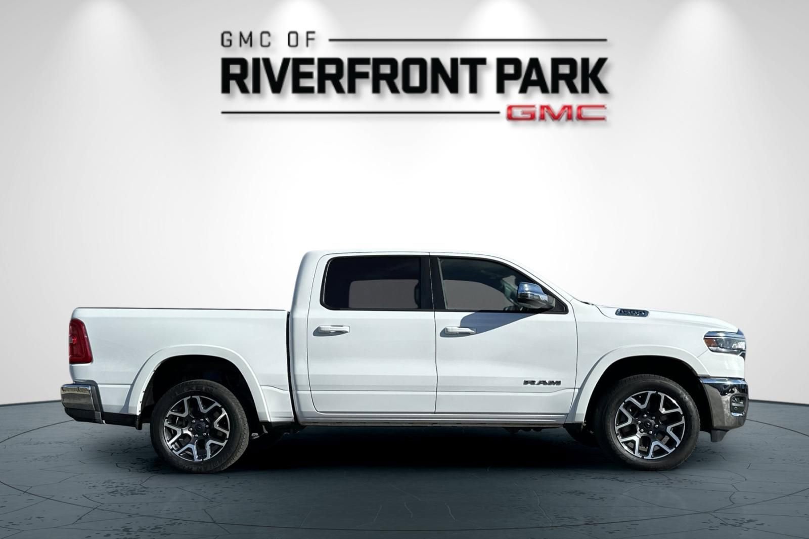 Used 2025 RAM 1500 Laramie AWD/4WD image 2