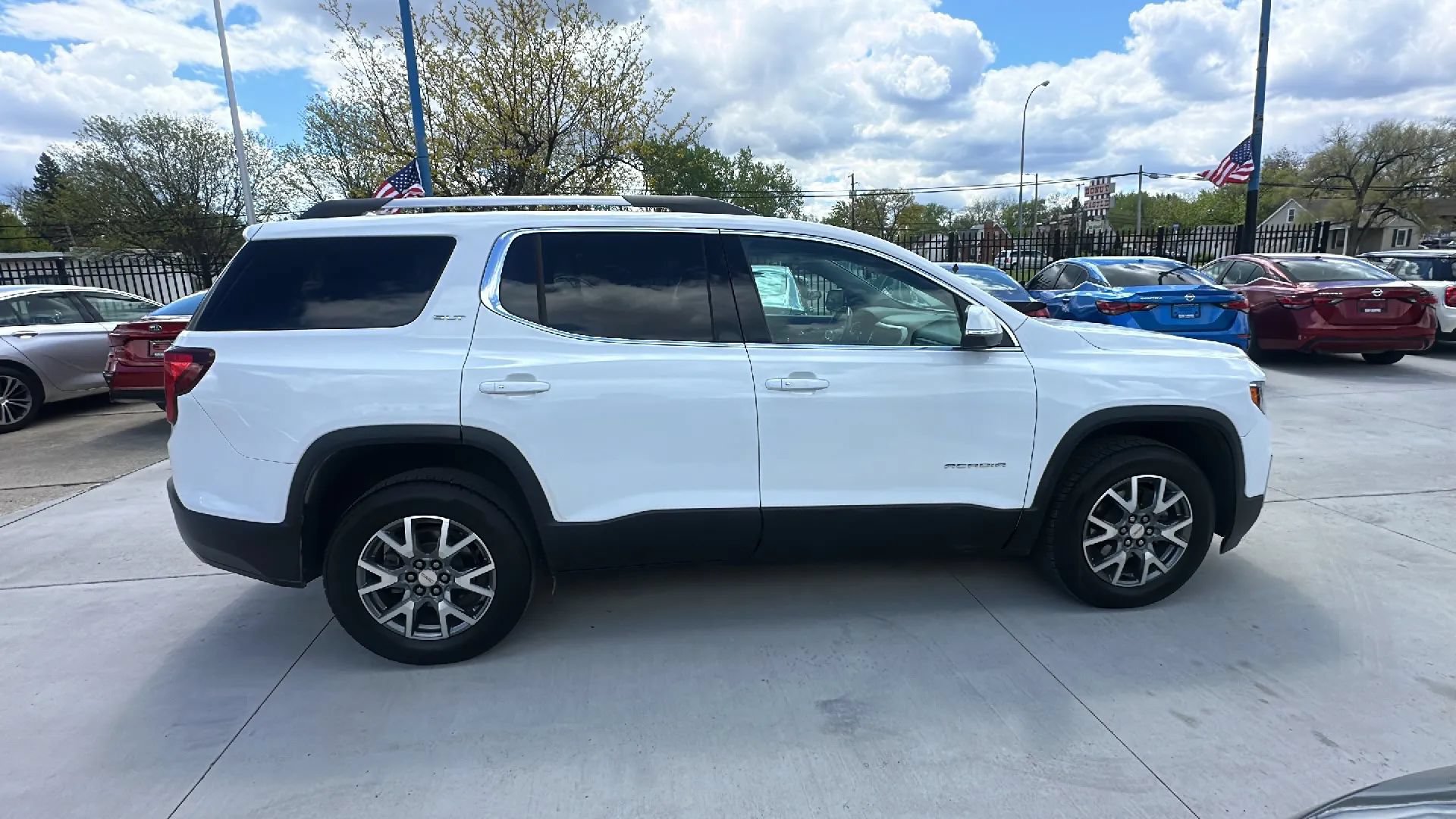 Used 2022 GMC Acadia SLT w/ Preferred Package AWD/4WD image 4