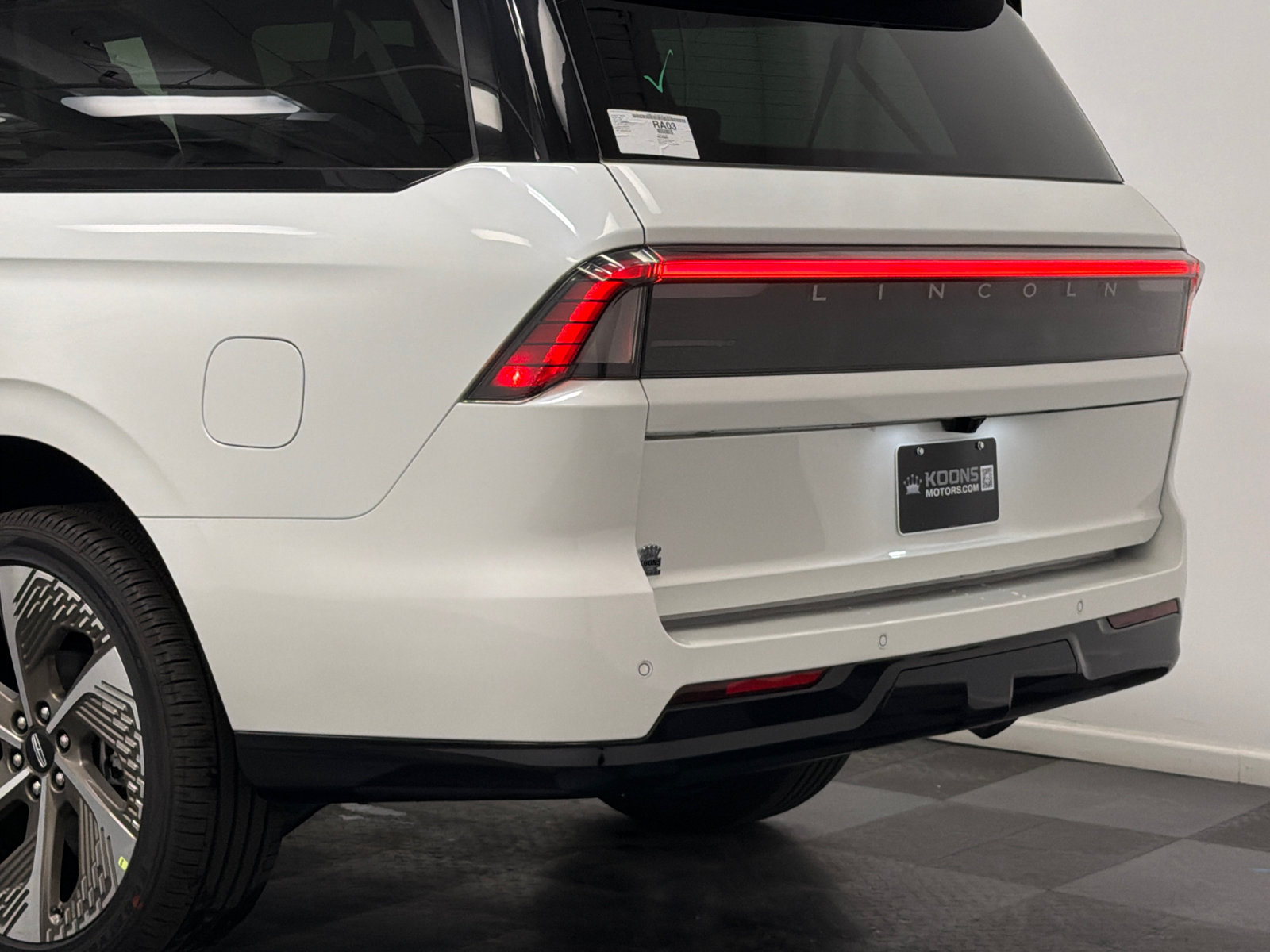 New 2027 Lincoln Navigator L Black Label w/ Black Label Special Edition AWD/4WD image 7