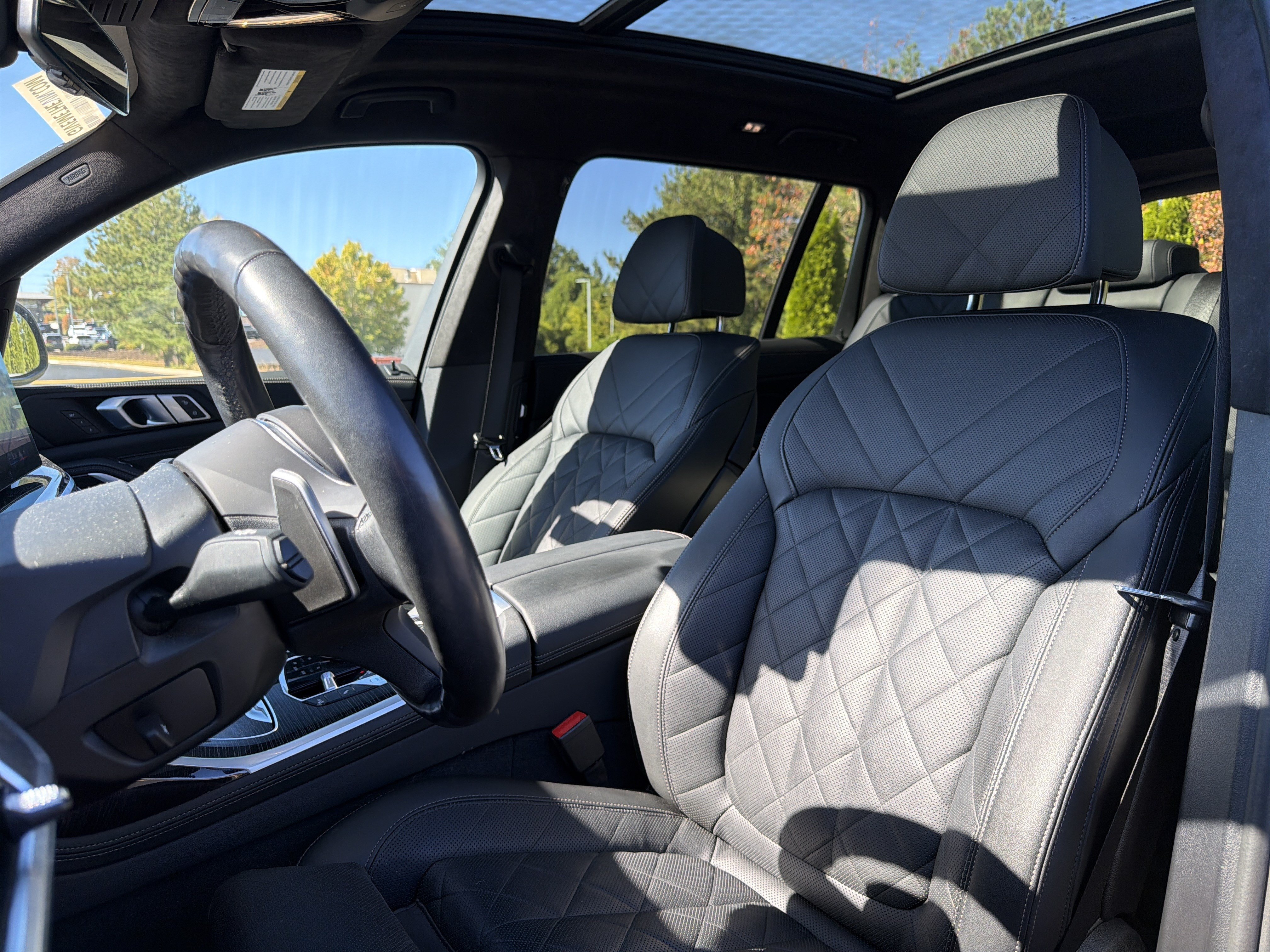 Used 2024 BMW X7 xDrive40i w/ M Sport Package AWD/4WD image 7