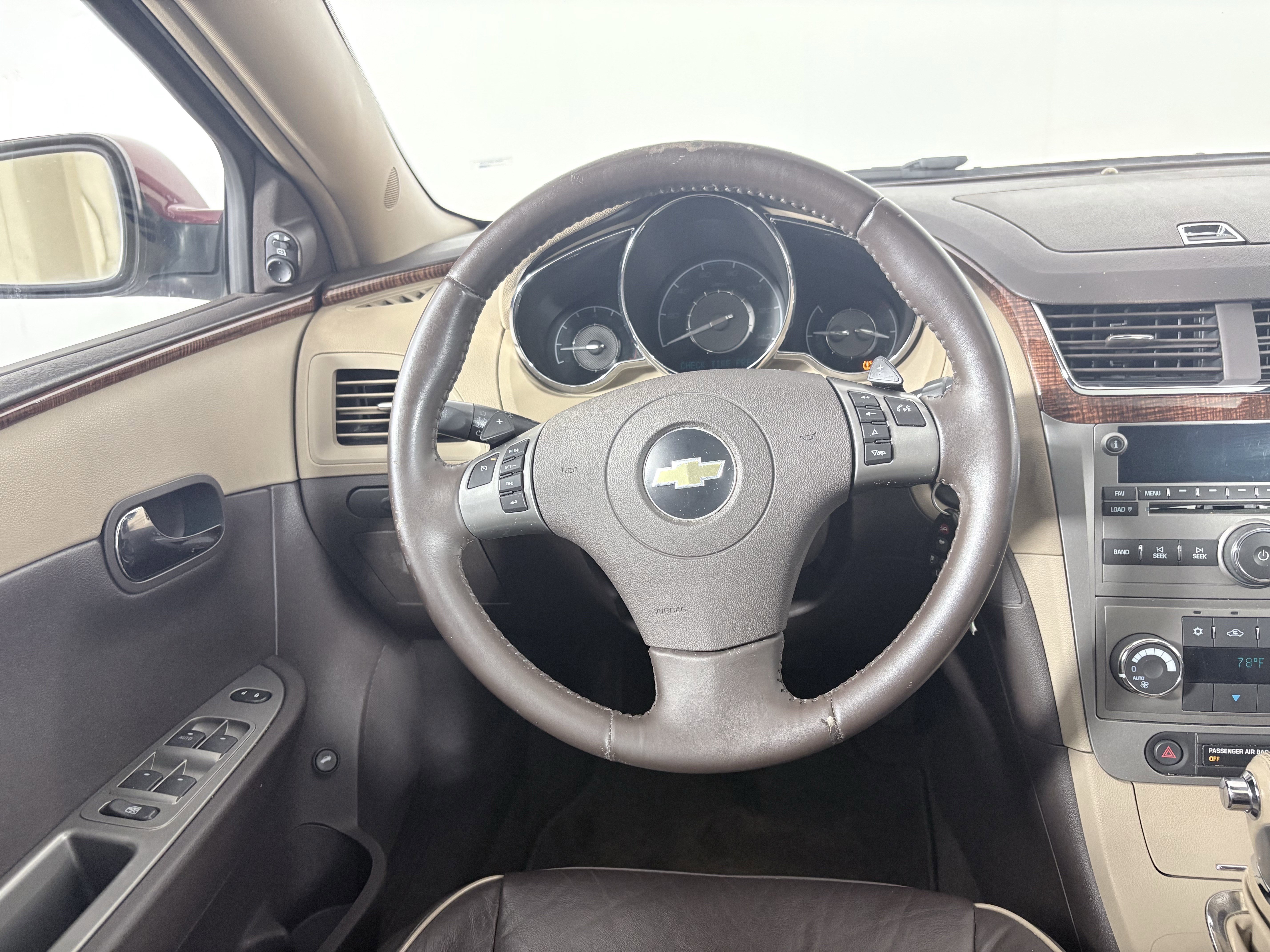 Used 2009 Chevrolet Malibu LTZ w/ Rear Power Package image 27