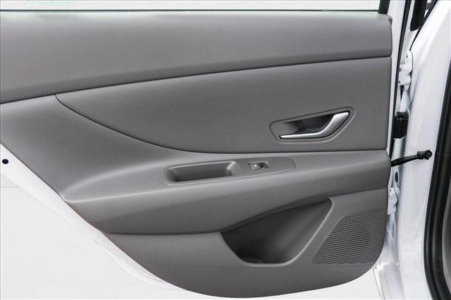 New 2025 Hyundai Elantra SEL image 23