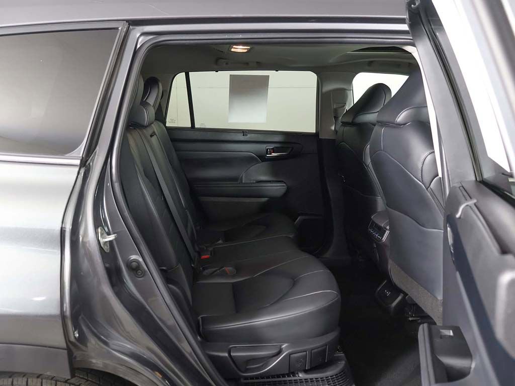 Used 2022 Toyota Highlander XLE image 33