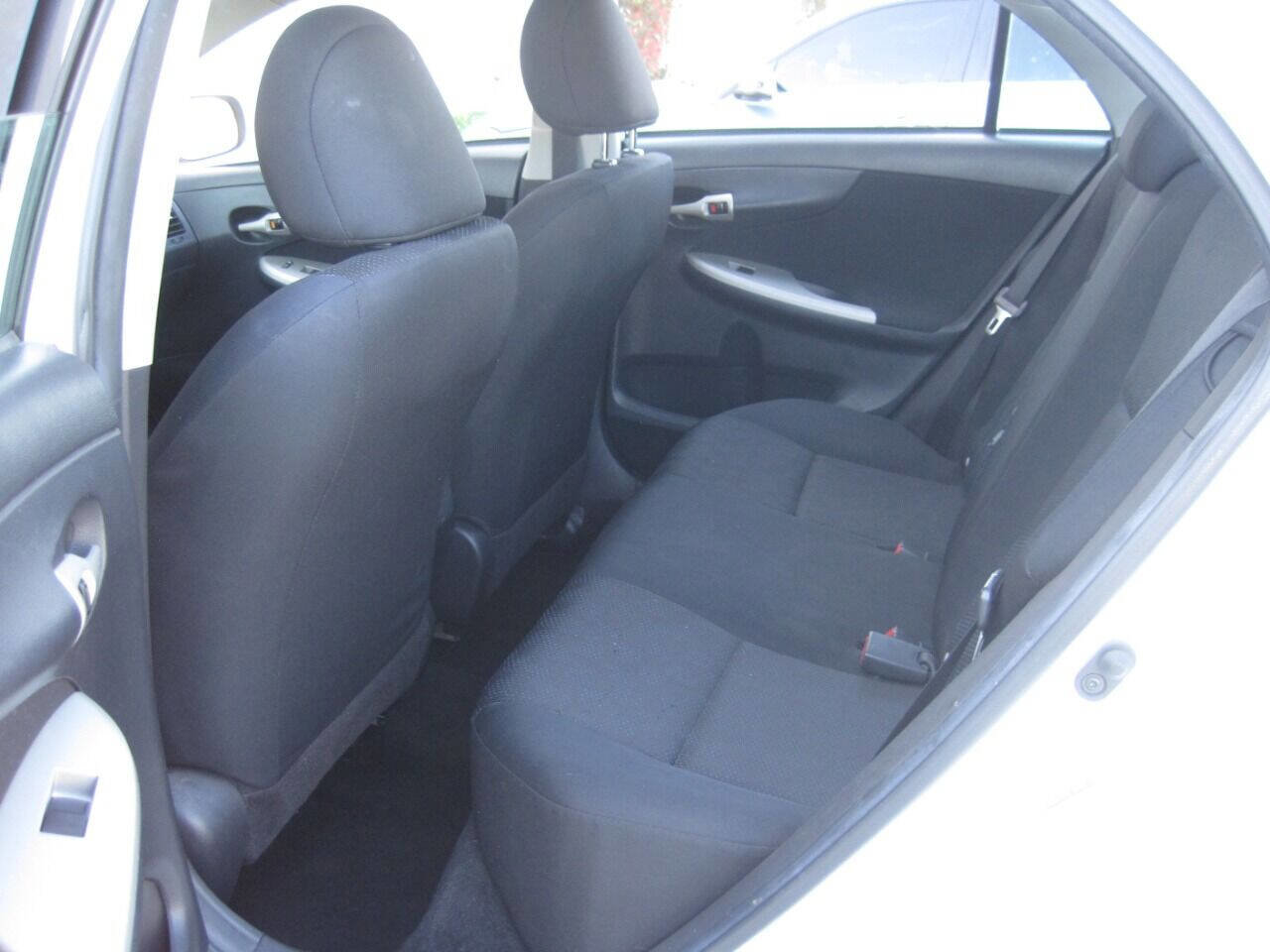 Used 2010 Toyota Corolla S image 28