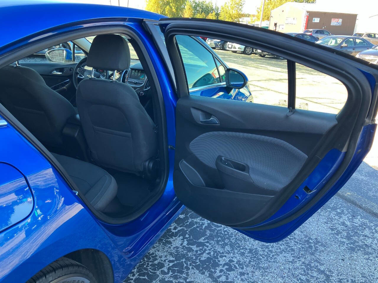 Used 2017 Chevrolet Cruze LT w/ Convenience Package image 15