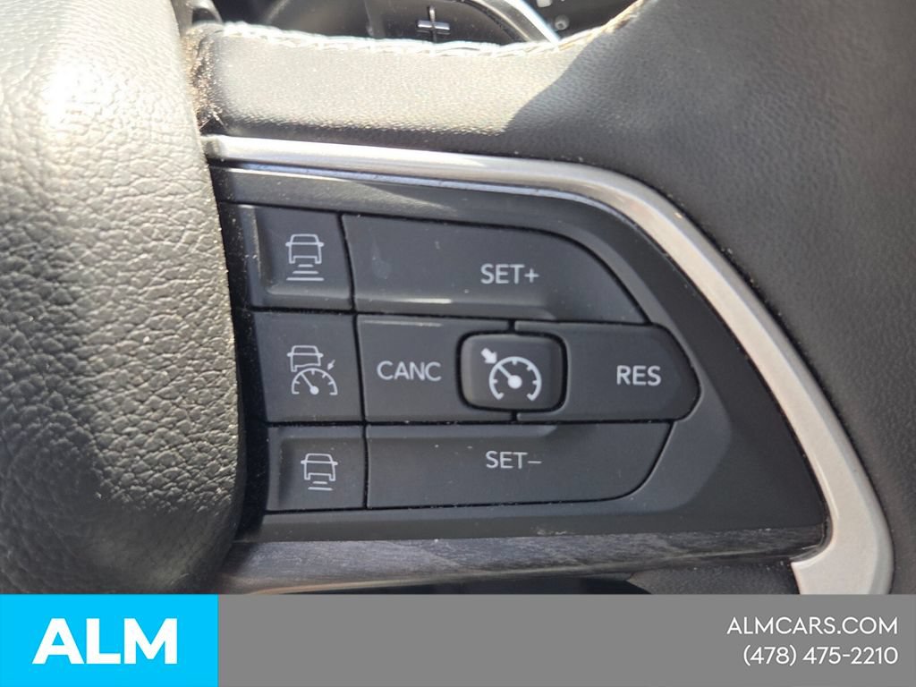 Used 2023 Jeep Grand Cherokee Limited AWD/4WD image 23