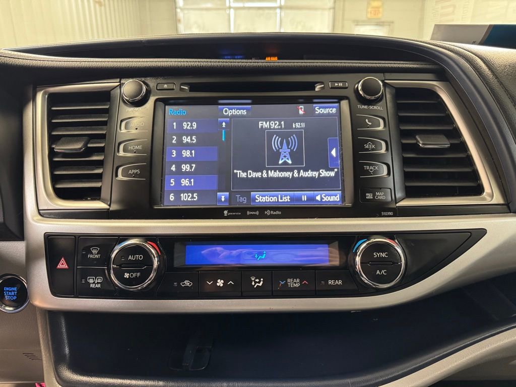 Used 2019 Toyota Highlander XLE FWD image 38