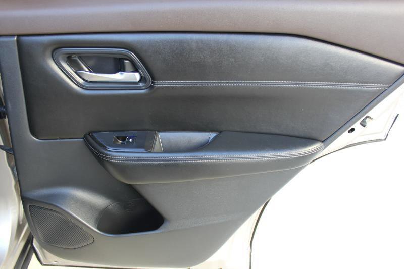 Used 2022 Nissan Rogue SL image 17