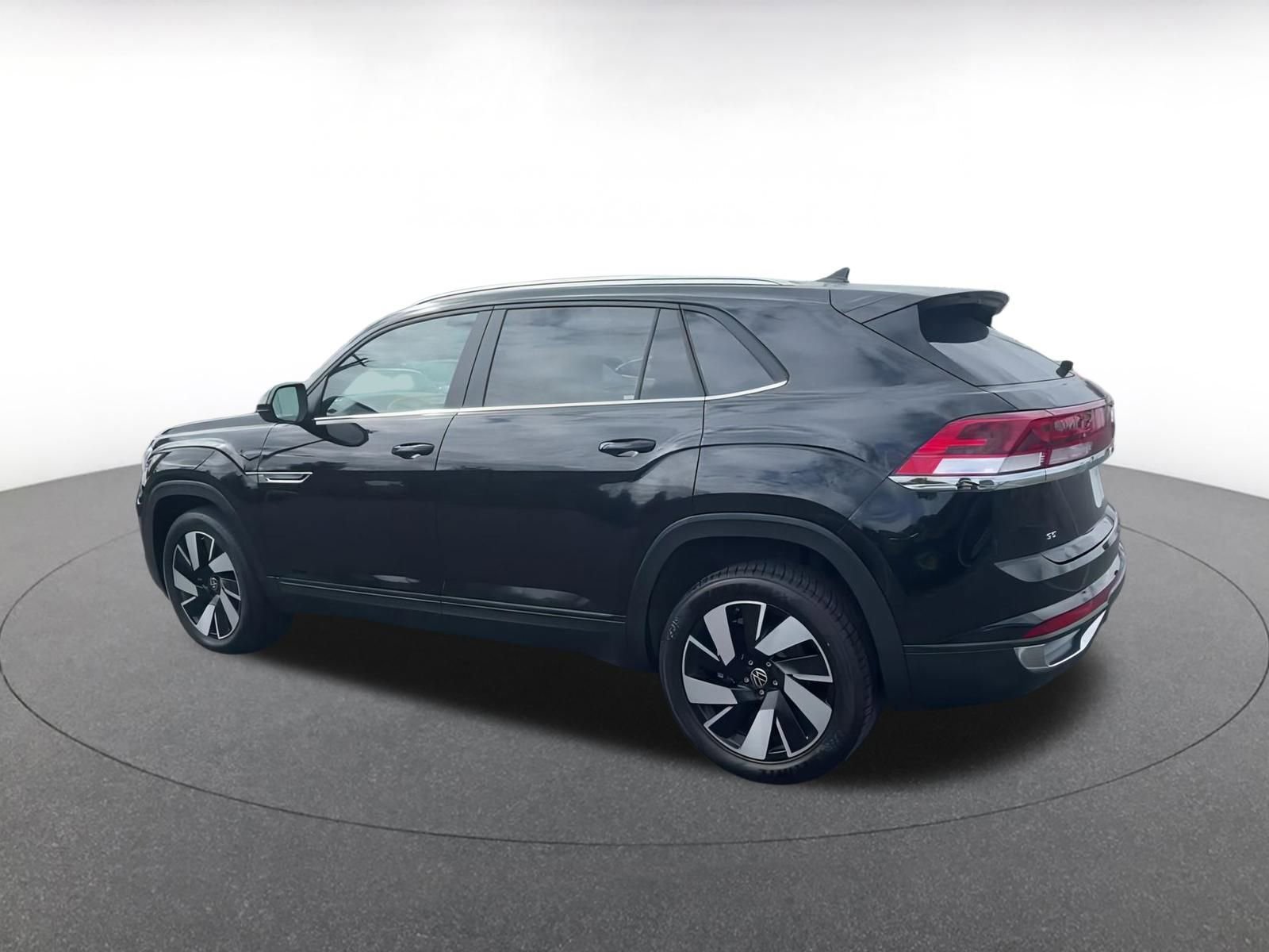 Used 2024 Volkswagen Atlas Cross Sport SE image 10