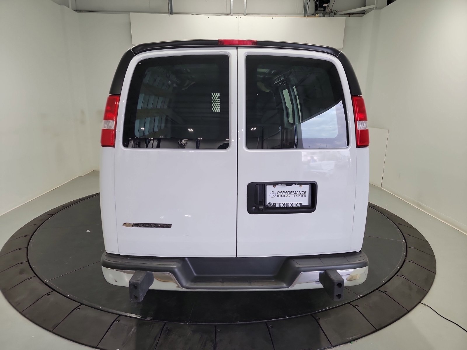 Used 2024 Chevrolet Express 2500 w/ Driver Convenience Package RWD image 8