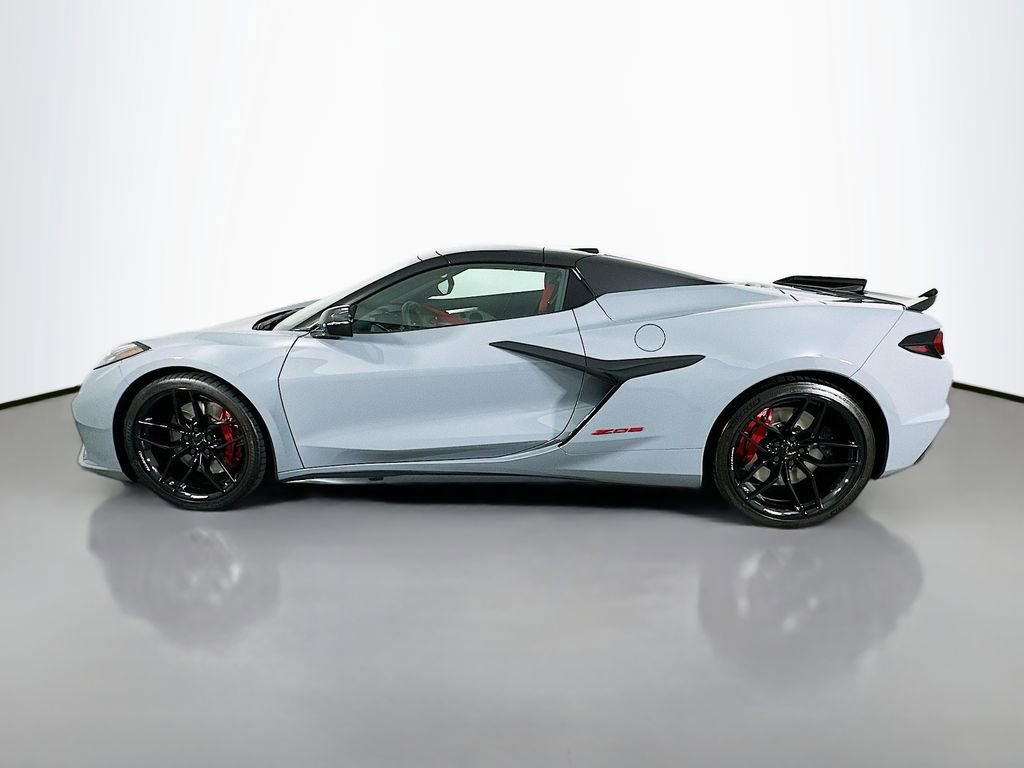 Used 2025 Chevrolet Corvette Z06 RWD image 2