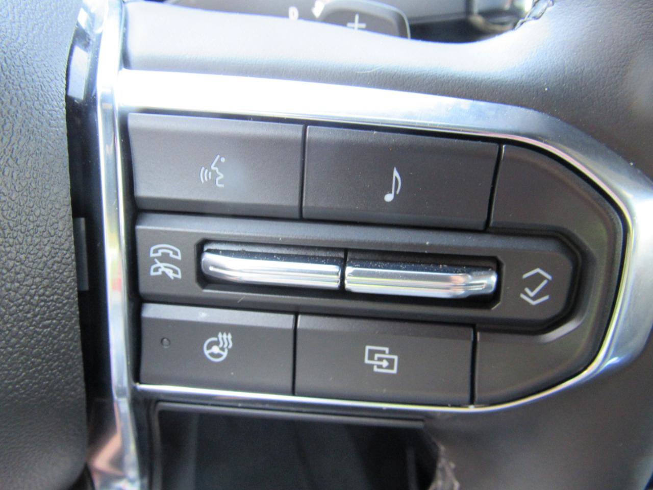 Used 2025 GMC Yukon XL Denali AWD/4WD image 24