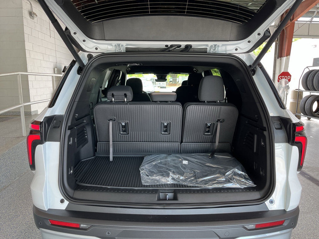 New 2026 Chevrolet Traverse LT FWD image 8