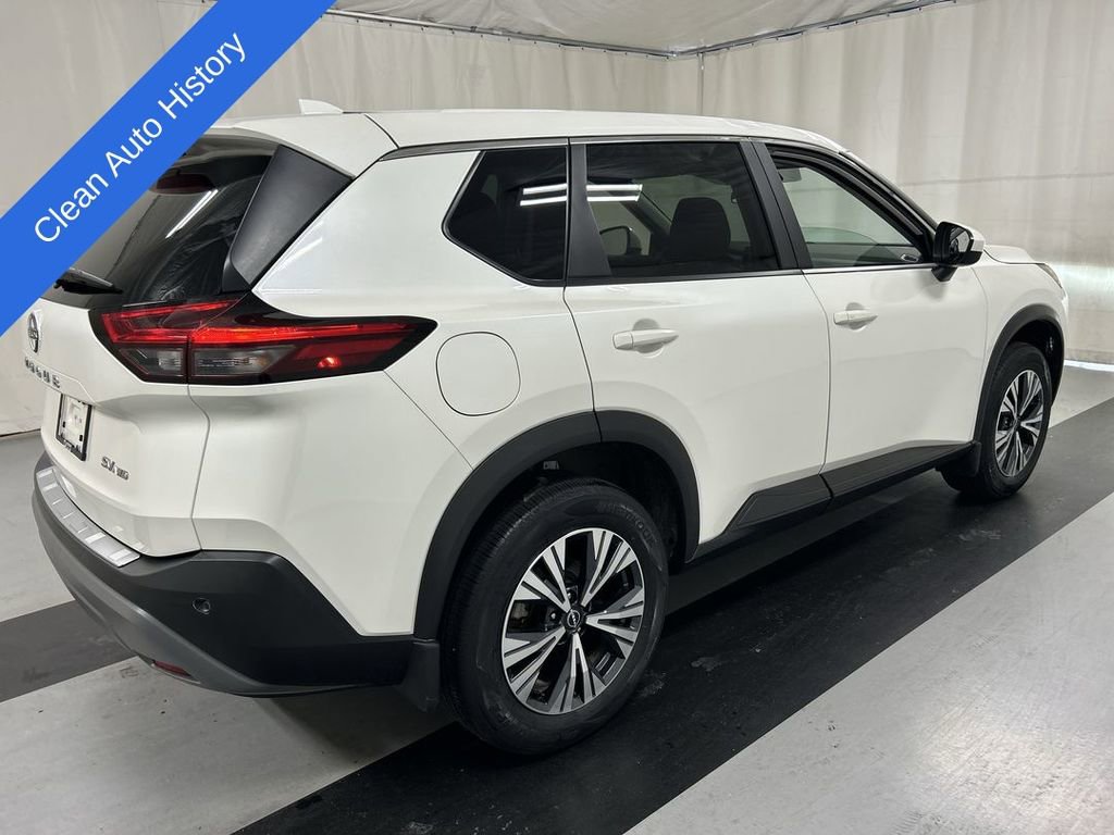 Used 2023 Nissan Rogue SV image 2
