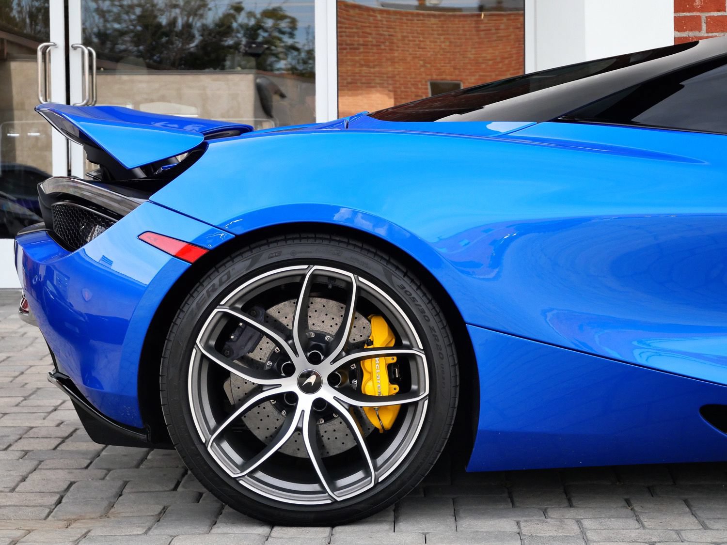Used 2022 McLaren 720S Luxury RWD image 17