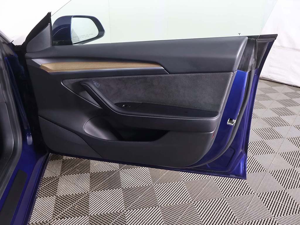 Used 2021 Tesla Model 3 Standard Range Plus image 25