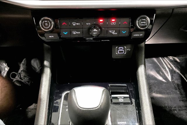 Used 2025 Jeep Compass Limited AWD/4WD image 21