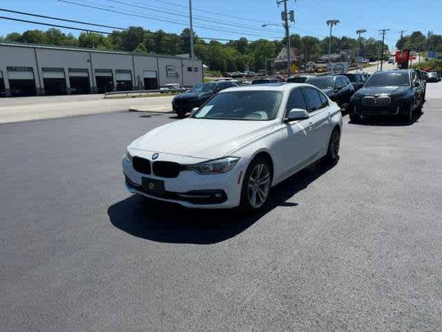 Used 2018 BMW 330i xDrive Sedan w/ Convenience Package AWD/4WD image 3