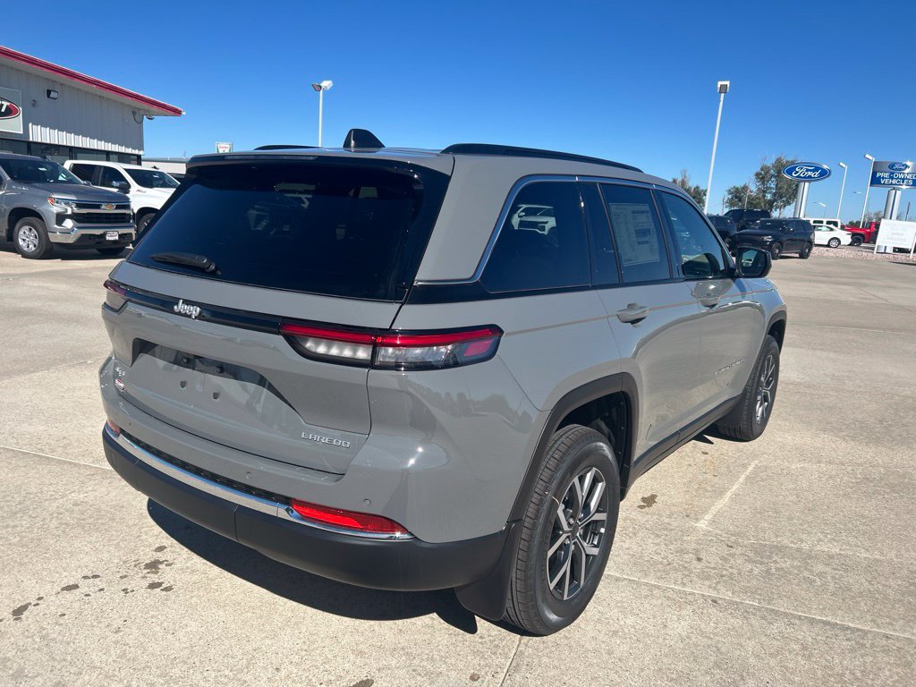 New 2027 Jeep Grand Cherokee Laredo X AWD/4WD image 6