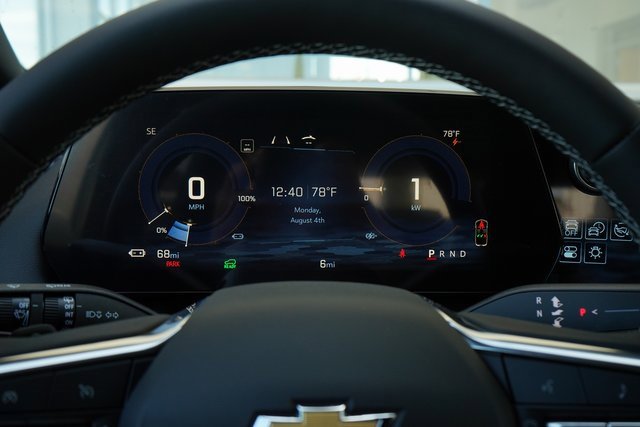 New 2025 Chevrolet Equinox EV LT image 18