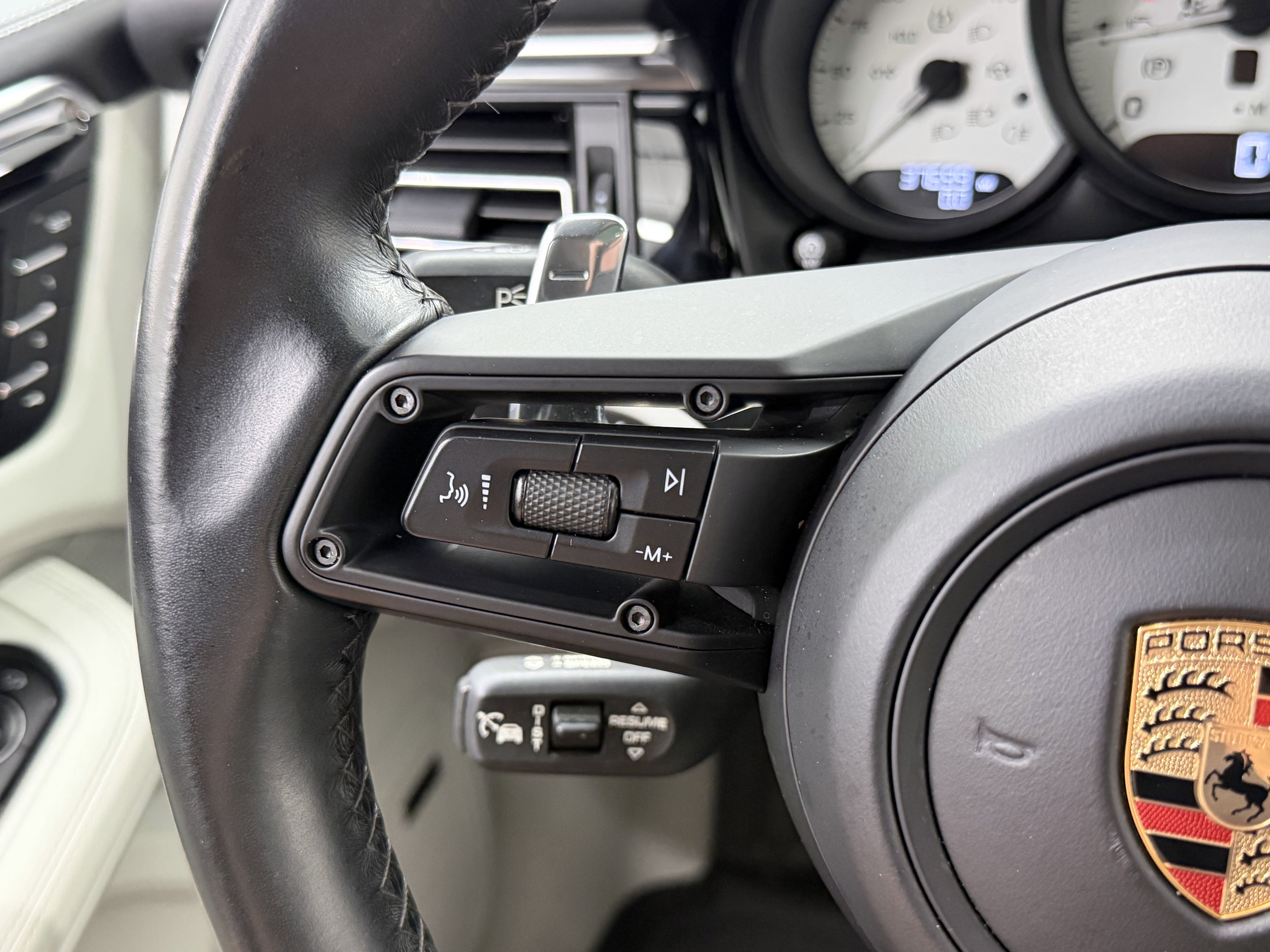 Certified 2023 Porsche Macan Turbo AWD/4WD image 50