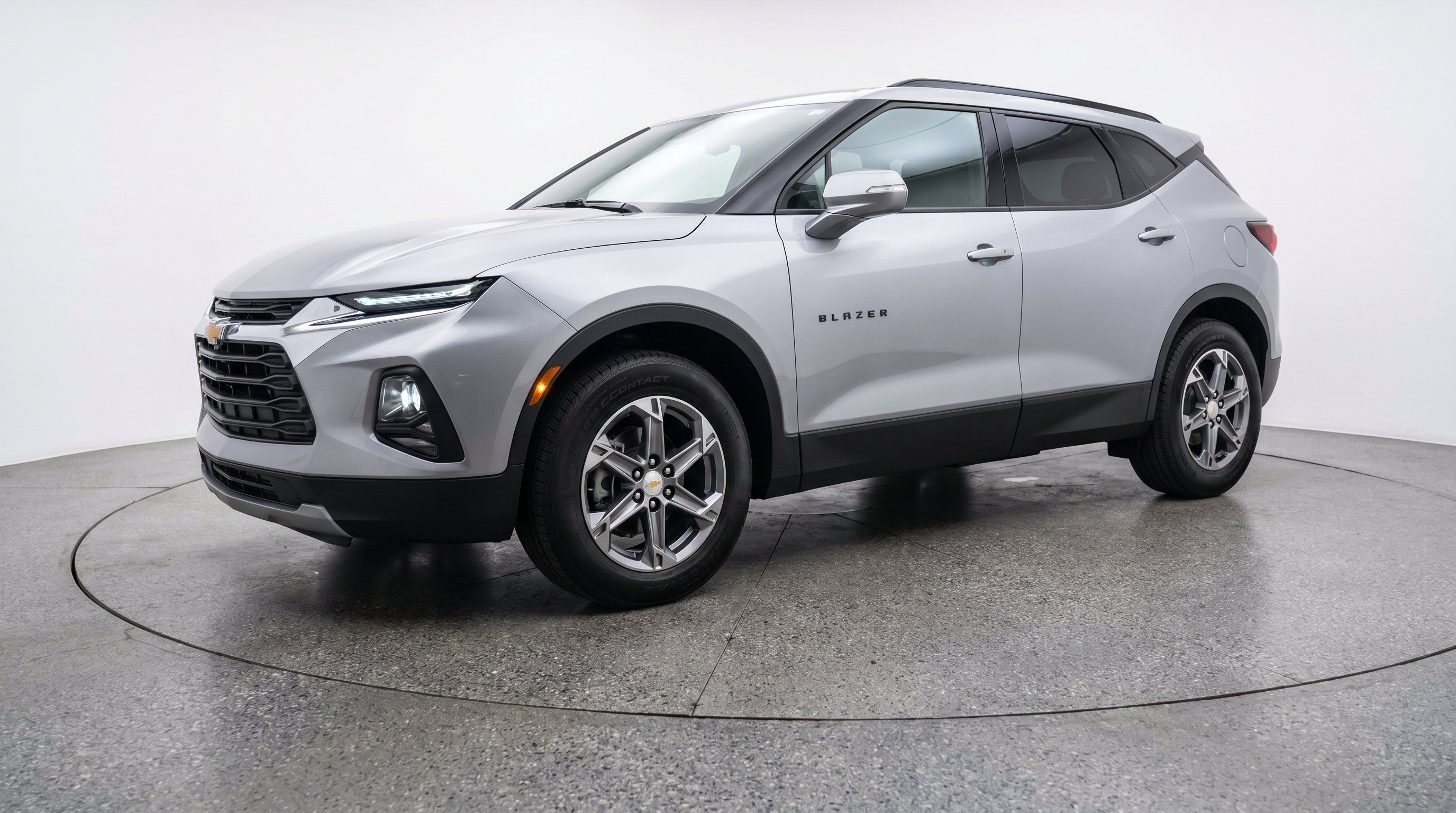 Used 2025 Chevrolet Blazer LT FWD image 3