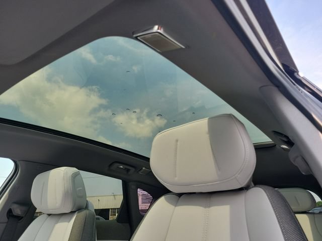 New 2027 Cadillac Optiq Luxury w/ LPO, Floor Liner Package AWD/4WD image 23