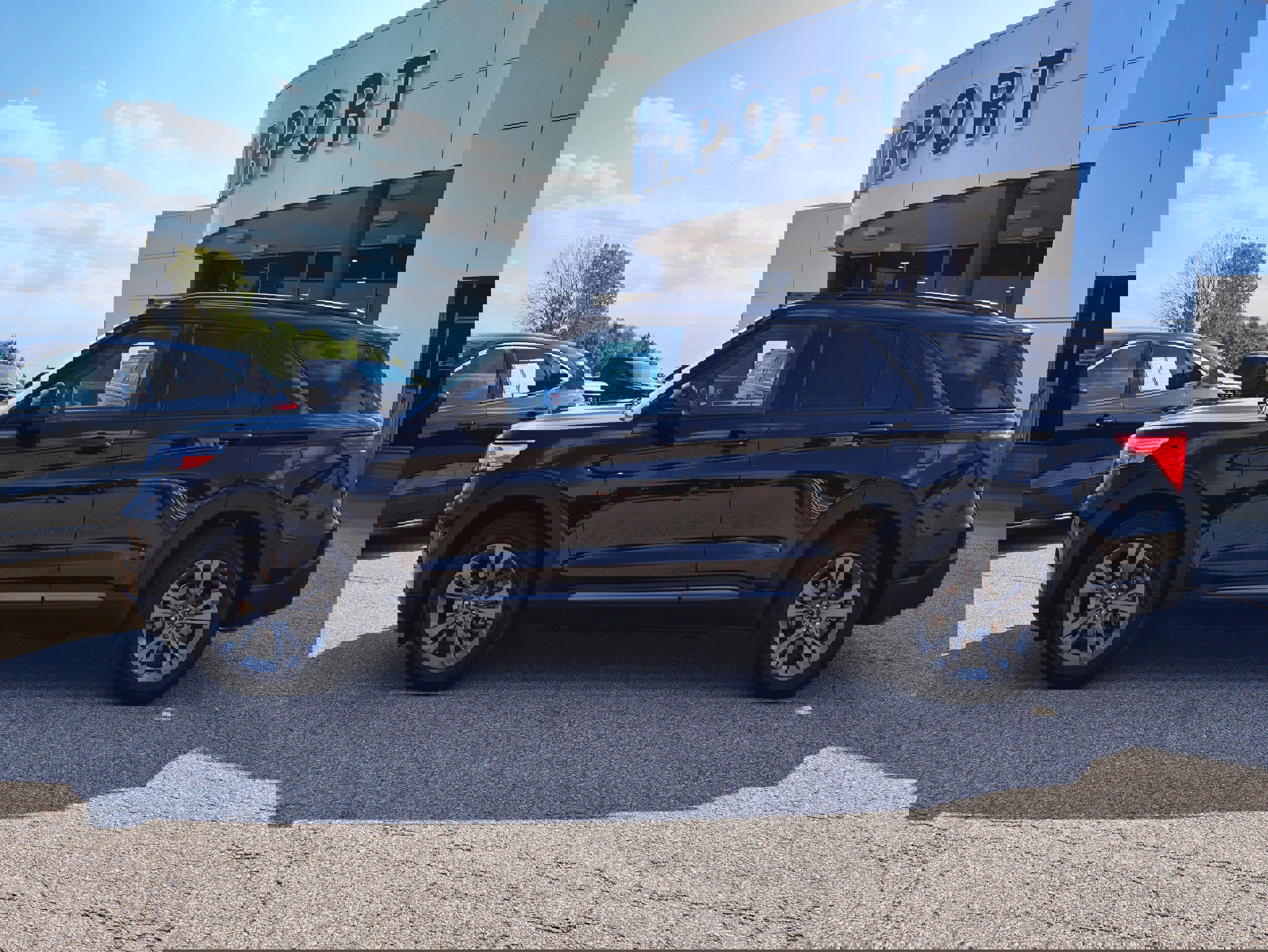 Used 2023 Ford Explorer XLT w/ Equipment Group 202A image 2