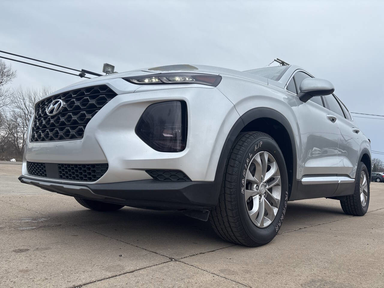 Used 2019 Hyundai Santa Fe SE image 2