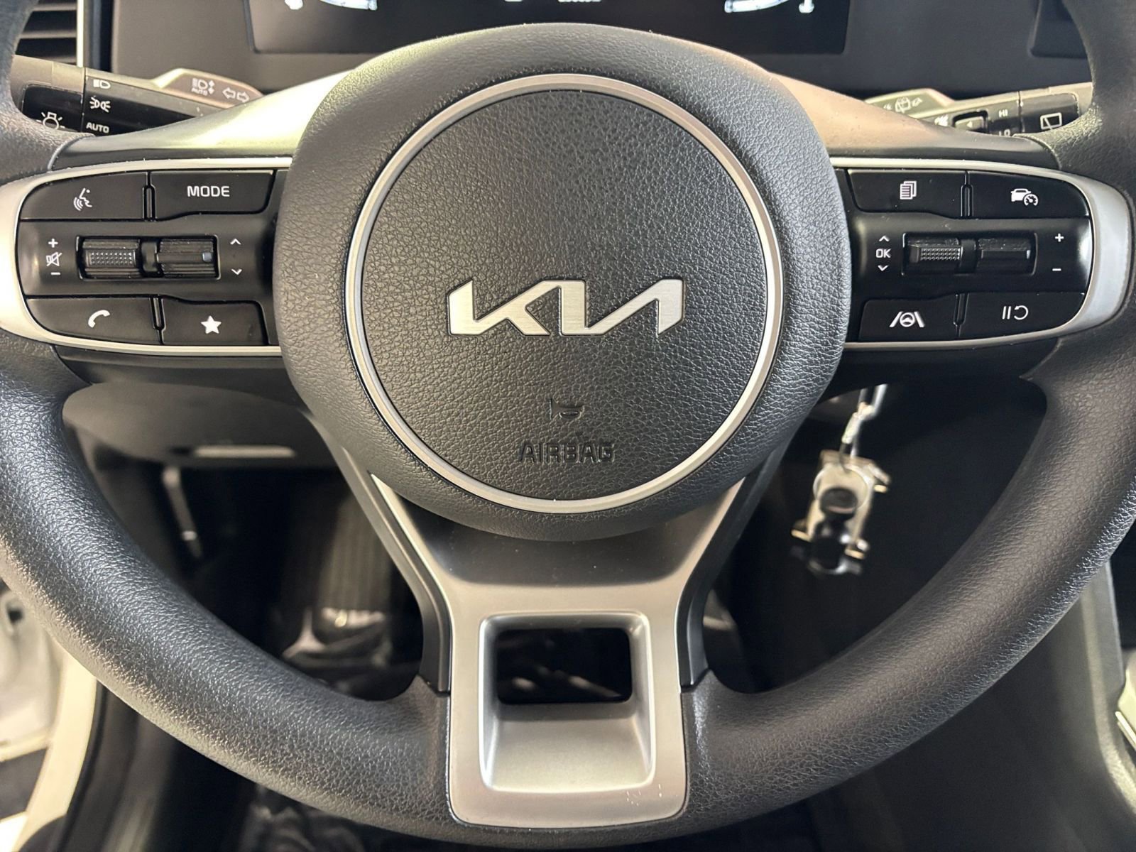 Used 2025 Kia Sportage LX image 32