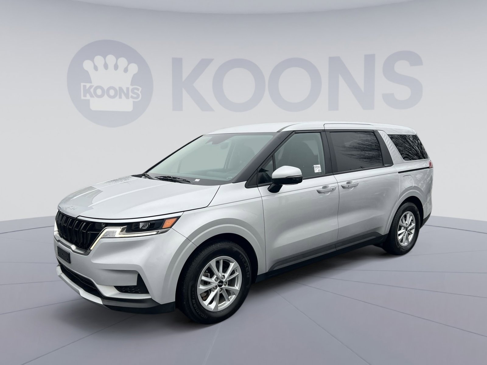 Used 2023 Kia Carnival LX image 1