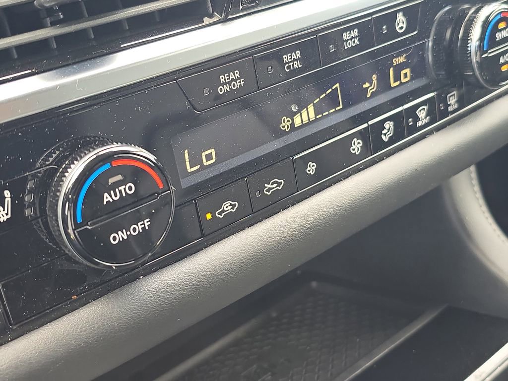 Used 2024 Nissan Pathfinder SL image 32