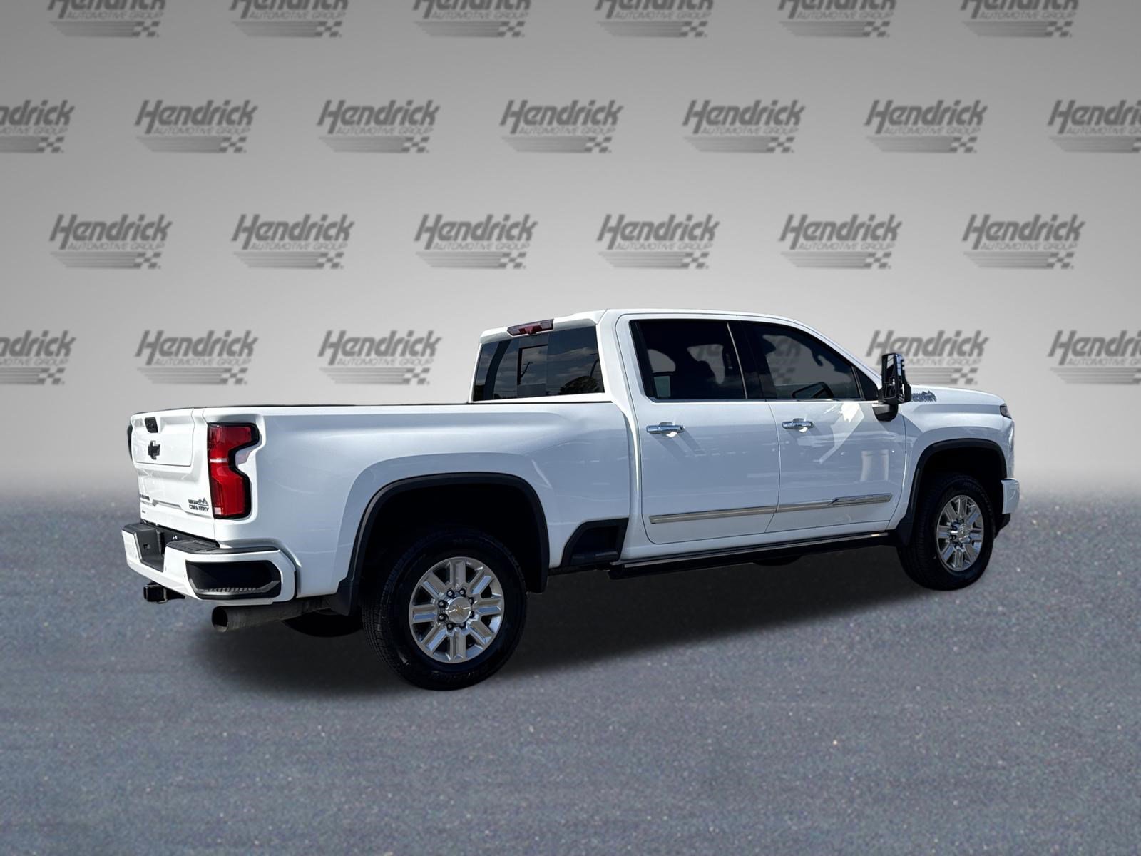 Used 2024 Chevrolet Silverado 2500 High Country w/ Technology Package AWD/4WD image 10