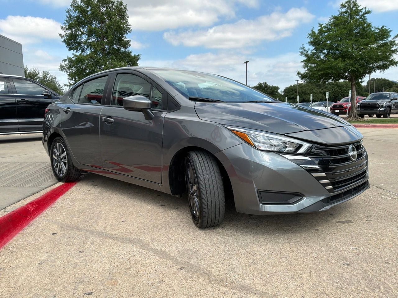 Used 2025 Nissan Versa SV FWD image 4