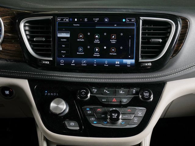 Used 2023 Chrysler Pacifica Limited FWD image 16