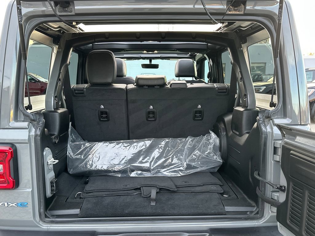 Used 2023 Jeep Wrangler Unlimited Sahara w/ Cold Weather Group image 6