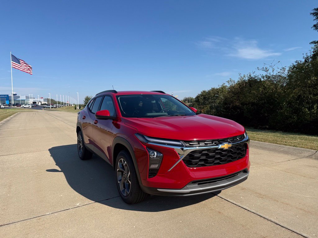 New 2026 Chevrolet Trax LT w/ Driver Confidence Package FWD image 1