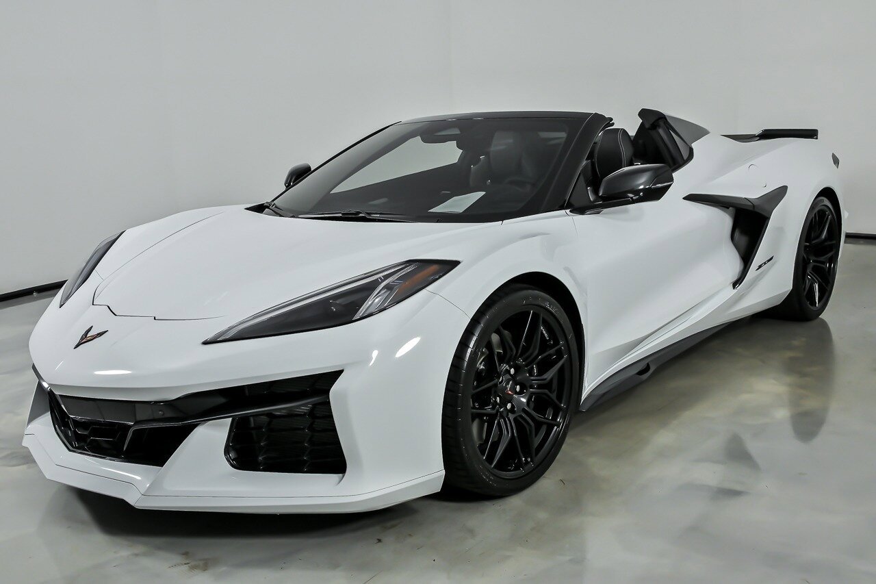 Used 2024 Chevrolet Corvette Z06 RWD image 5