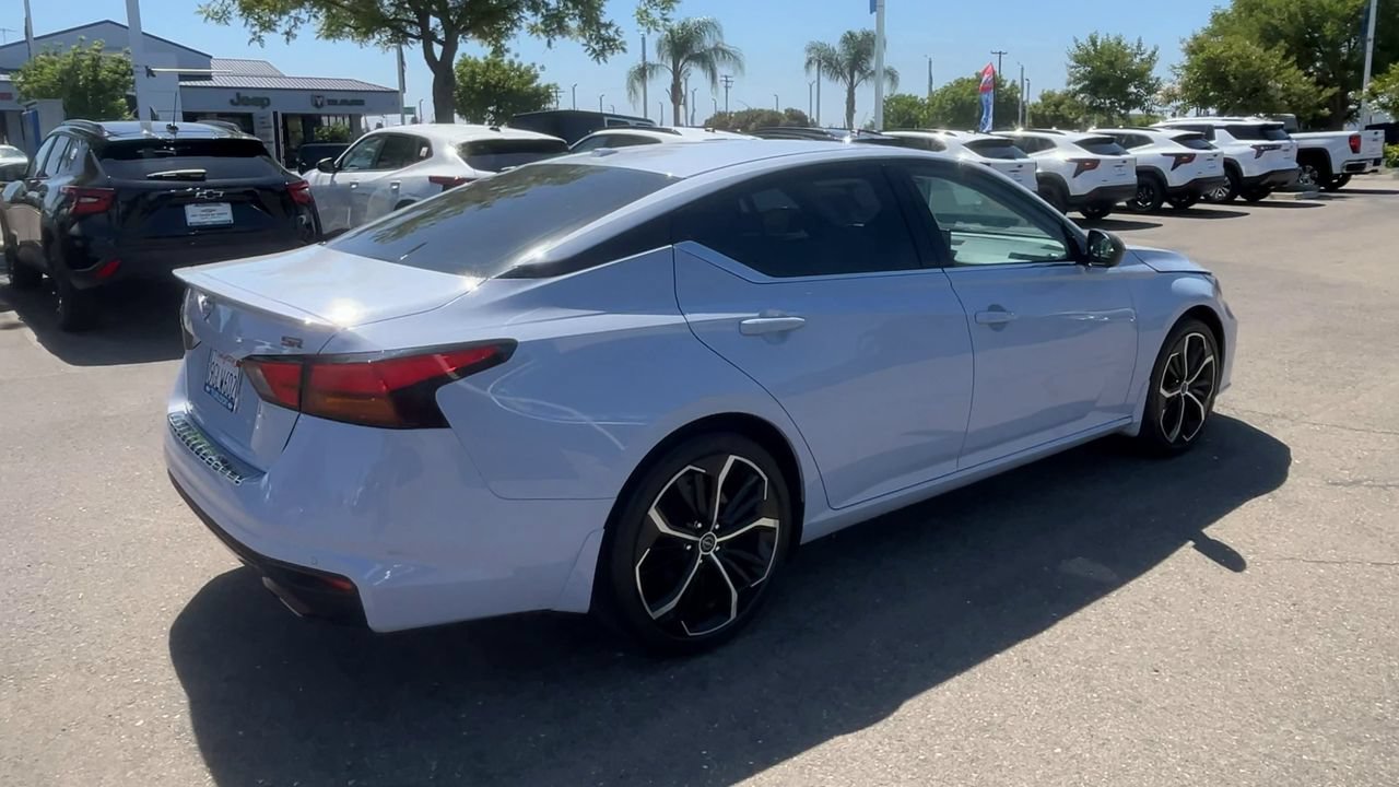 Used 2023 Nissan Altima 2.5 SR w/ SR Premium Package FWD image 7