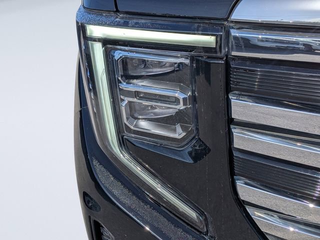 Used 2022 GMC Sierra 1500 SLT w/ SLT Premium Plus Package AWD/4WD image 9