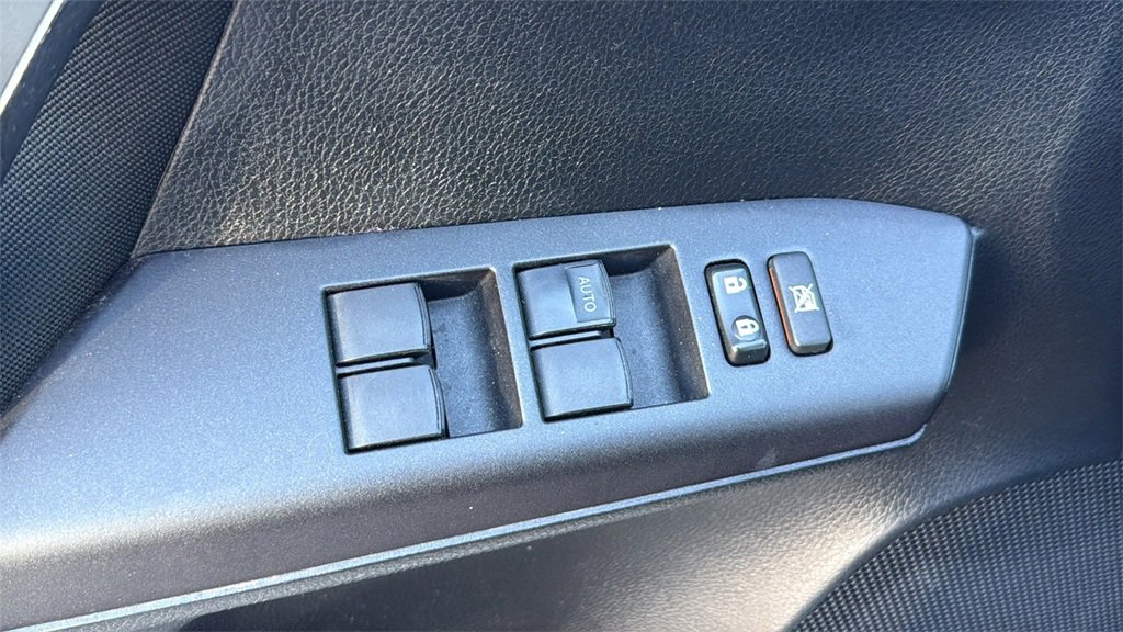 Used 2018 Toyota RAV4 LE image 12