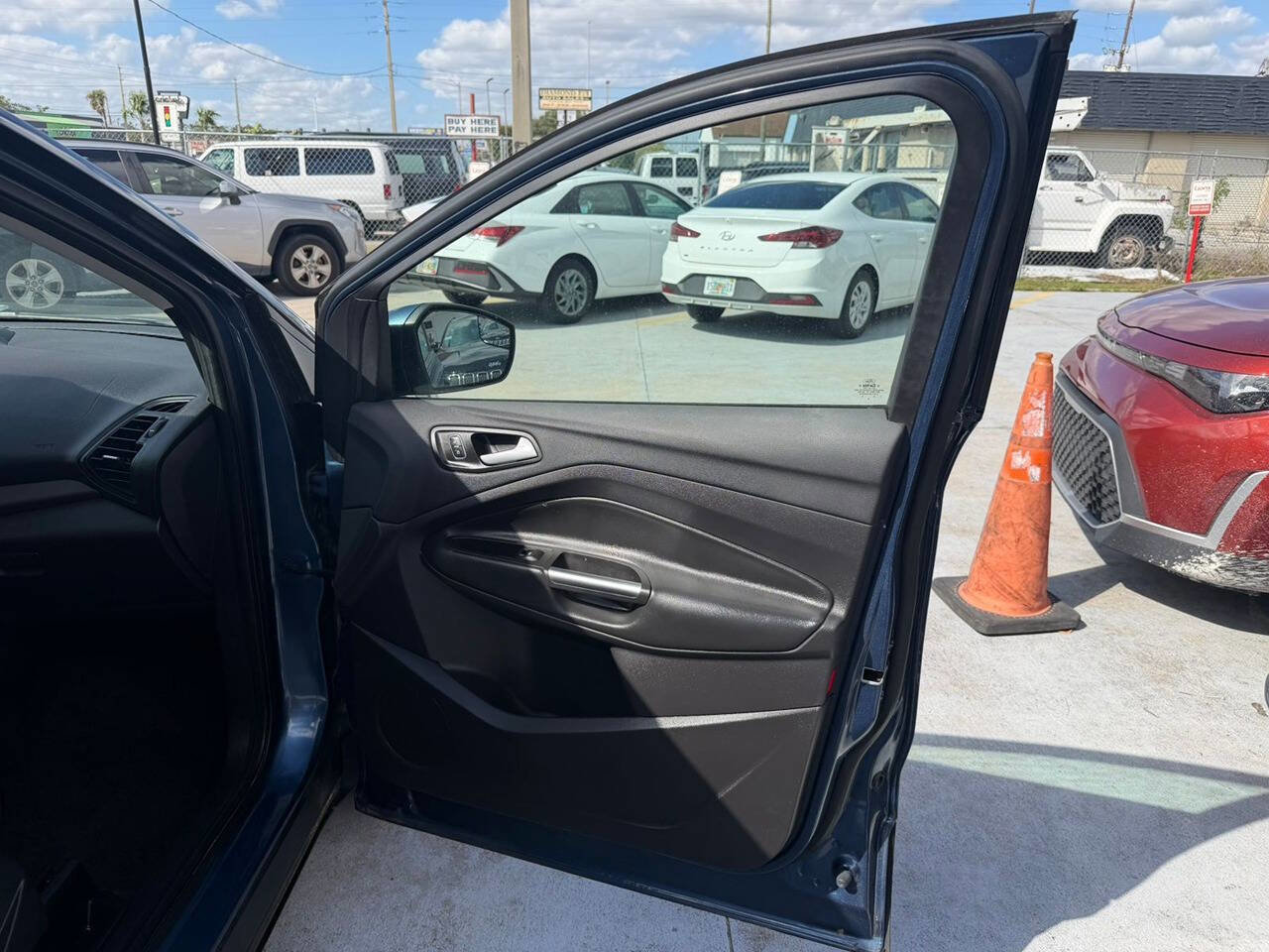 Used 2018 Ford Escape SE image 3