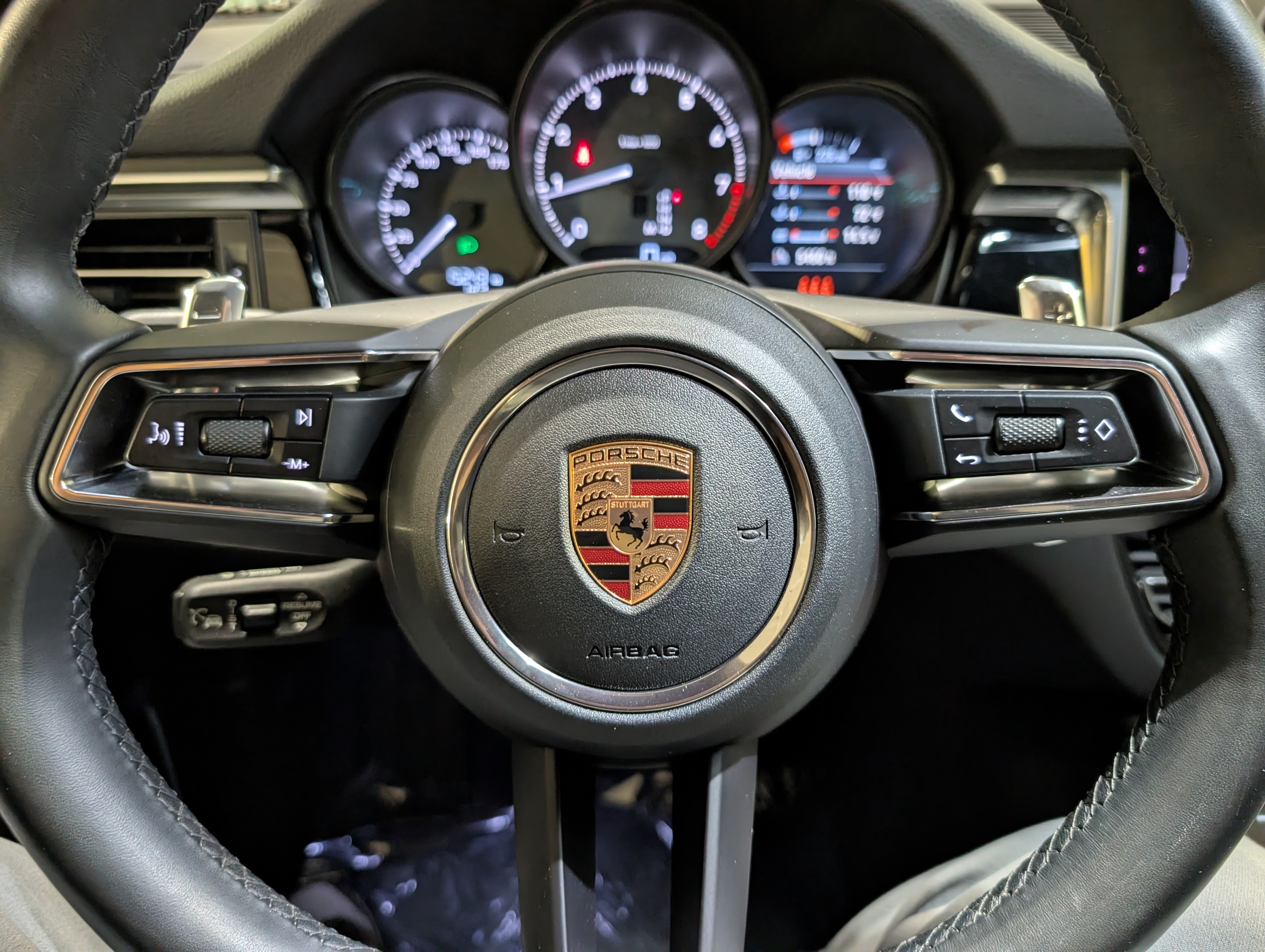 Certified 2023 Porsche Macan Turbo AWD/4WD image 27