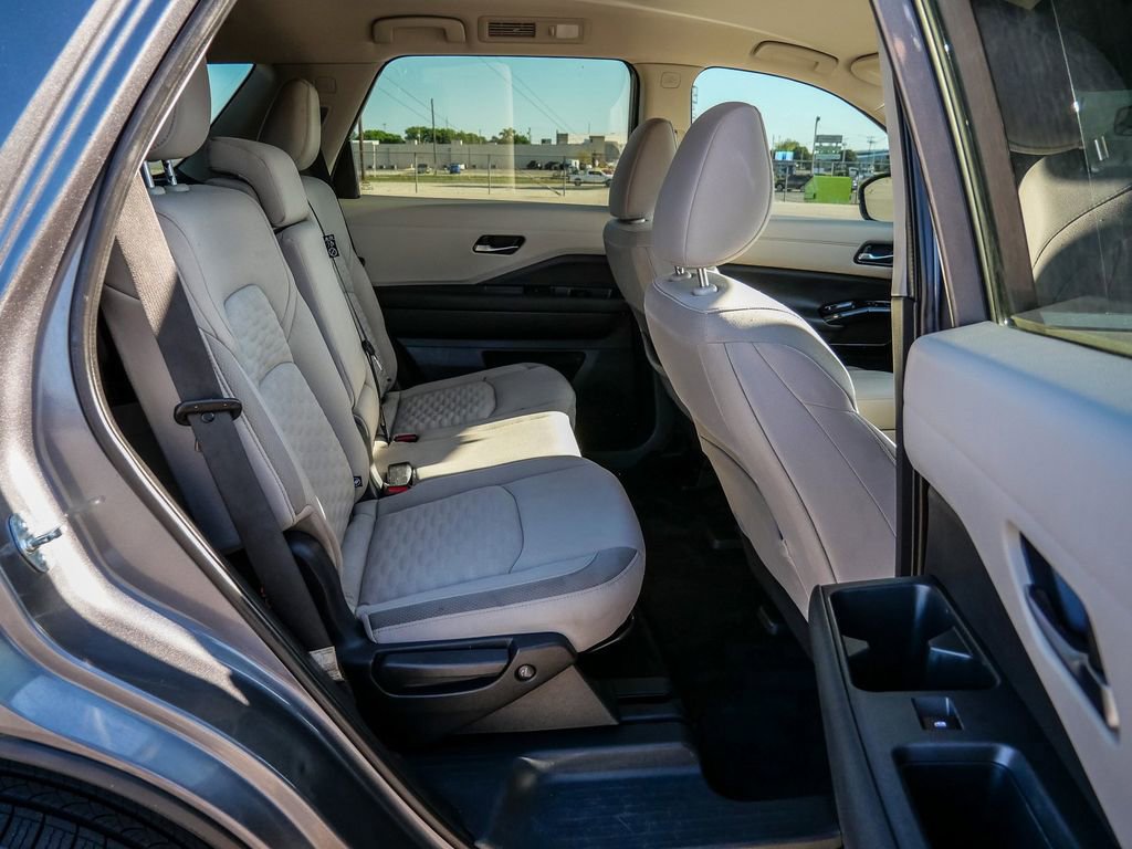 Used 2022 Nissan Pathfinder SV FWD image 18