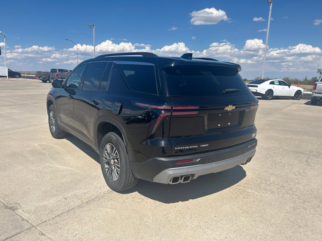 Used 2026 Chevrolet Traverse LT AWD/4WD image 3