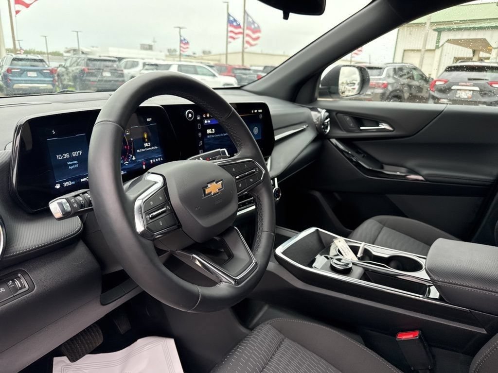 Used 2026 Chevrolet Equinox LT AWD/4WD image 25
