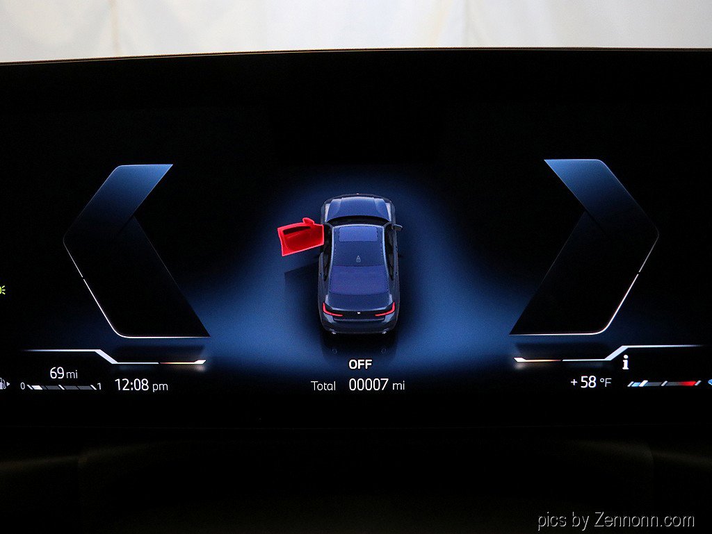 Used 2025 BMW 330i xDrive Sedan w/ Premium Package image 17