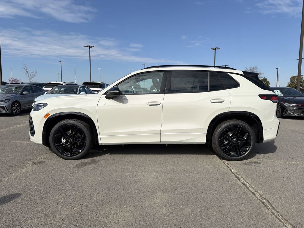 New 2026 Volkswagen Tiguan SE R-Line image 2